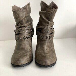 Daisy Fuentes  Heeled Ankle Boots Size 7M